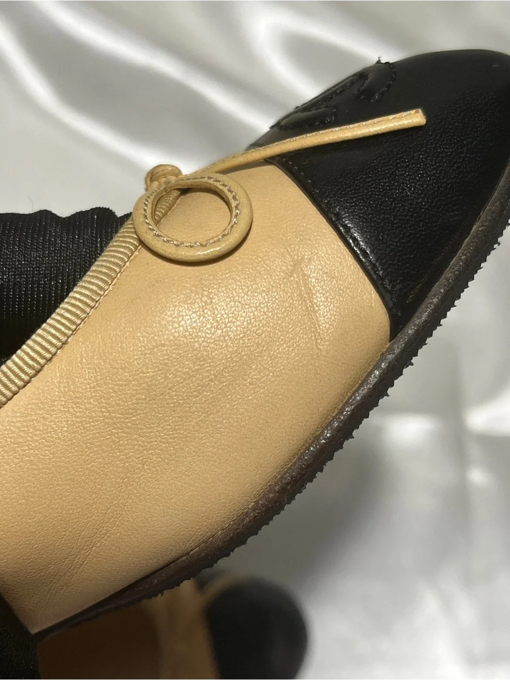 CHANEL Two-Tone Beige and Black Leather Ballet Flats with Bow